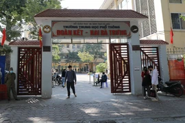 Toàn bộ học sinh lớp 12, quận Hai Bà Trưng sẽ chuyển sang học trực tuyến cho đến khi có thông báo mới (ảnh chụp sáng 19/12). (Ảnh: Thanh Tùng/TTXVN)