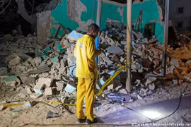 Hiện trường một vụ đánh bom tại Somalia. (Nguồn: DW)