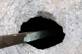 Xuất hiện hố “tử thần” sâu hơn 5m trên đường liên xã tại Cao Bằng