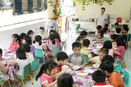 Tạm đình chỉ giảng dạy đối với giáo viên đánh trẻ mầm non