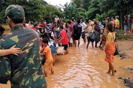 Video nước tuôn ào ạt trong vụ vỡ đập thủy điện nghiêm trọng ở Lào