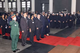 Đoàn Cộng hòa Cuba do đồng chí Esteban Lazo Hernández, Ủy viên Bộ Chính trị, Chủ tịch Quốc hội Chính quyền nhân dân Cuba làm Trưởng đoàn, viếng Tổng Bí thư Nguyễn Phú Trọng. (Ảnh: TTXVN)