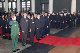 Đoàn Cộng hòa Cuba do đồng chí Esteban Lazo Hernández, Ủy viên Bộ Chính trị, Chủ tịch Quốc hội Chính quyền nhân dân Cuba làm Trưởng đoàn, viếng Tổng Bí thư Nguyễn Phú Trọng. (Ảnh: TTXVN)