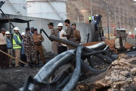 Cảnh đổ nát tại một trạm xăng ở Najran, Saudi Arabia sau khi bị trúng tên lửa phóng từ Yemen, ngày 27/8/2016. (Nguồn: AFP/TTXVN)