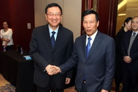 Bộ trưởng Bộ Văn hóa Trung Quốc Lạc Thụ Cương (trái) tiếp Bộ trưởng Bộ Văn hóa, Thể thao và Du lịch Việt Nam Nguyễn Ngọc Thiện. (Ảnh: Lương Tuấn/Vietnam+)