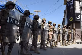 Binh sỹ Pakistan tuần tra tại Quetta, tỉnh Balochistan ngày 28/9. (Nguồn: AFP/TTXVN)