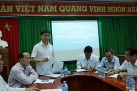 Ông Nguyễn Văn Phương, Chủ tịch HĐQT Công ty TNHH BOT Quốc lộ 1 Sóc Trăng trả lời báo chí. (Ảnh: Trung Hiếu/TTXVN)