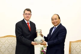 Thủ tướng Nguyễn Xuân Phúc tiếp Đại sứ Cộng hoà Áo Thomas Schuller đến chào xã giao nhân dịp sang nhận nhiệm kỳ công tác tại Việt Nam. (Ảnh: Thống Nhất/TTXVN)