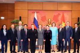 Chủ tịch Quốc hội Nguyễn Thị Kim Ngân tiếp Phó Chủ tịch Hội đồng Liên bang Nga Karelova Galina Nikolaevna và Phó Chủ tịch Duma Quốc gia Nga Epifanova Olga Nikoleavna. (Ảnh: Trọng Đức/TTXVN)