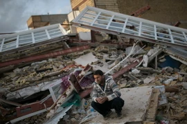 Cảnh đổ nát sau trận động đất tại Sarpol-e Zahab, Iran ngày 23/11. (Nguồn: THX/TTXVN)