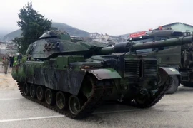 Xe tăng quân đội Thổ Nhĩ Kỳ được triển khai tới căn cứ quân sự ở tỉnh Hatay, giáp Syria ngày 18/1. (Nguồn: THX/TTXVN)