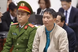 Bị cáo Trịnh Xuân Thanh và đồng phạm tại phiên tòa. (Ảnh: Doãn Tấn/TTXVN)