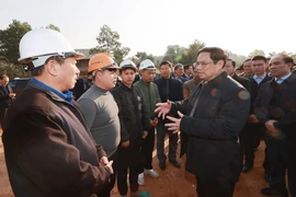 Thủ tướng Phạm Minh Chính kiểm tra Dự án đầu tư xây dựng đường cao tốc Tuyên Quang - Phú Thọ đoạn qua tỉnh Phú Thọ. 