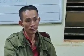 Đối tượng Vương bị bắt giữ. (Ảnh: TTXVN phát)