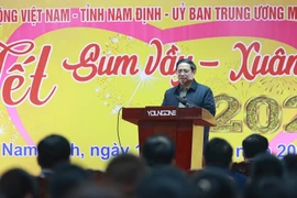 Thủ tướng Phạm Minh Chính phát biểu động viên, chúc tết công nhân, người lao động, người có hoàn cảnh khó khăn tỉnh Nam Định. 
