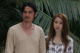 "Bước khẽ đến hạnh phúc": Khát vọng trở về quê hương