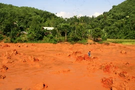 Tập trung khắc phục sự cố vỡ đập chứa chất thải bùn đỏ tại Yên Bái