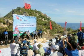 Bình Định: Khánh thành Cột cờ Tổ quốc trên đảo Cù Lao Xanh