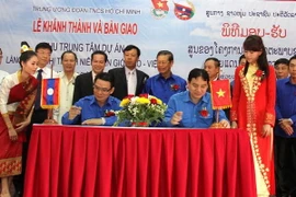 Bàn giao trung tâm Dự án Làng Hữu nghị Thanh niên biên giới Lào-Việt