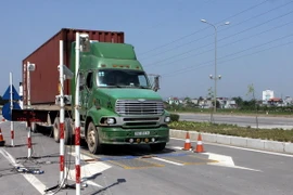Khắc phục sự cố hỏng trạm cân trên Quốc lộ 6 đoạn qua Hòa Bình