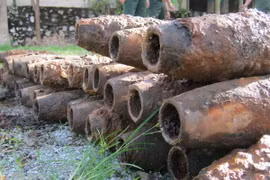 Đầu đạn 105 mm phát nổ khi đang cưa, 3 người thương vong