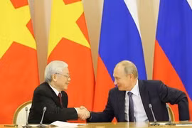 Tổng Bí thư Nguyễn Phú Trọng cùng Tổng thống Liên bang Nga Vladimir Putin gặp gỡ và phát biểu với báo chí sau hội đàm. (Ảnh: Trí Dũng/TTXVN)