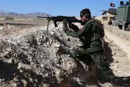 Lực lượng an ninh Afghanistan tham gia chiến dịch truy quét phiến quân tại tỉnh Ghazni. (Nguồn: THX/TTXVN)
