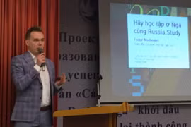 Giám đốc Cơ quan hợp tác giáo dục Nga Fedor Medvedev giới thiệu về các cơ hội học tập tại Nga. (Nguồn: dangcongsan.vn)