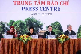 Ông Hồ Đức Phớc (thứ hai từ phải sang), Tổng kiểm toán Nhà nước, Trưởng Ban Tổ chức Đại hội ASOSAI 14, Chủ tịch ASOSAI nhiệm kỳ 2018-2021 trả lời câu hỏi của các phóng viên. (Ảnh: TTXVN)