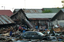 Cảnh đổ nát do động đất, sóng thần tàn phá ở Palu, đảo Sulawesi. (Nguồn: AFP/TTXVN)