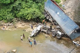 Hiện trường vụ tai nạn. (Ảnh: Thanh Thủy/TTXVN)