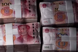 Đồng Nhân dân tệ tại một ngân hàng ở Thượng Hải, Trung Quốc. (Nguồn: AFP/TTXVN)
