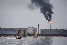 Trong ảnh: Một cơ sở khai thác dầu ở Maracaibo, Venezuela. (Nguồn: AFP/TTXVN)