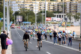 Người dân hưởng ứng Ngày không xe hơi tại Oeiras, gần Lisbon, Bồ Đào Nha, ngày 22/9/2019. (Nguồn: THX/TTXVN)