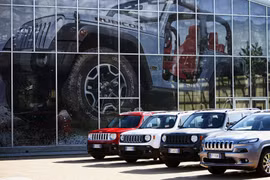Trong ảnh: Mẫu ô tô của tập đoàn Fiat tại Turin, Italy. (Nguồn: AFP/TTXVN)