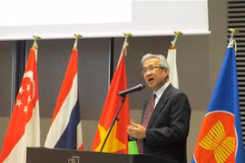 Tiến sỹ Aladdin D. Rillo, Phó Tổng Thư ký ASEAN, phát biểu tại hội thảo. (Ảnh: Đào Tùng/TTXVN)