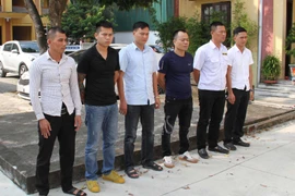 Khởi tố nhóm đối tượng dùng hung khí ép chủ máy gặt nộp tiền bảo kê