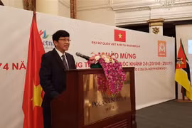 Đại sứ Việt Nam tại Mozambique Lê Huy Hoàng phát biểu khai mạc buổi lễ. (Nguồn: Đình Lượng - TTXVN/Vietnam+)