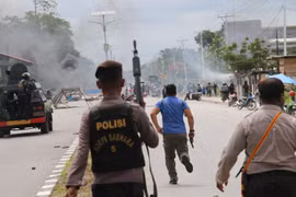 Trong ảnh: Cảnh sát Indonesia làm nhiệm vụ. (Nguồn: AFP/TTXVN)