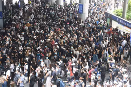 Người biểu tình tập trung tại sân bay quốc tế Hong Kong, Trung Quốc, ngày 1/9/2019. (Nguồn: THX/TTXVN)