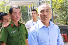 Hoãn phiên xử tổ chức mang thai hộ vì thiếu người tham gia tố tụng