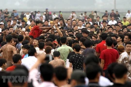 Hội phết Hiền Quan 2018 vẫn diễn ra tình trạng bạo lực. (Ảnh: TTXVN)