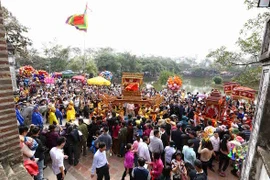 Lễ hội Cổ Loa Xuân Đinh Dậu 2017 (Ảnh: TTXVN)