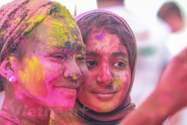 Giới trẻ hào hứng với lễ hội Holi 2017 tại Hà Nội. (Ảnh: Minh Sơn/Vietnam+)