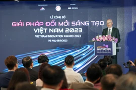 Ông Simon Milner - Phó Giám đốc Chính sách Công tại Châu Á - Thái Bình Dương của Meta phát biểu tại sự kiện. (Ảnh: Minh Sơn/Vietnam+)