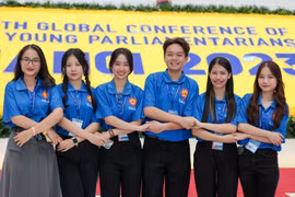 200 liên lạc viên, tình nguyện viên phục vụ Hội nghị Nghị sỹ trẻ toàn cầu lần thứ 9 được lựa chọn từ hơn 2.000 cá nhân đăng ký tham gia. Họ chính là những 'đại sứ văn hóa' lan tỏa hình ảnh đẹp về thanh niên Việt Nam, con người Việt Nam tới bạn bè trên thế