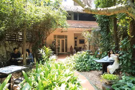 Tằm là một quán cafe yên tĩnh ở phố Từ Hoa, Tây Hồ. (Ảnh: Quỳnh Anh/Vietnam+)