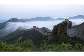 Drone được dùng để vận chuyển vật liệu xây dựng phục vụ việc trùng tu Vạn Lý Trường Thành