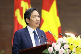 Thứ trưởng Bộ Nội vụ Trần Anh Tuấn phát biểu khai mạc hội nghị tại điểm cầu Bộ Nội vụ (Hà Nội). (Ảnh: Văn Điệp/TTXVN) 