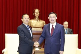 Sáng 12/8/2020, tại Trụ sở Thành ủy, Ủy viên Bộ Chính trị, Bí thư Thành ủy Hà Nội Vương Đình Huệ tiếp Đại sứ Vương quốc Campuchia tại Việt Nam Chay Navuth. (Ảnh: Văn Điệp/TTXVN)